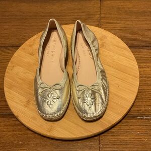 New without tags ladies gold Kate Spade flats size 9B